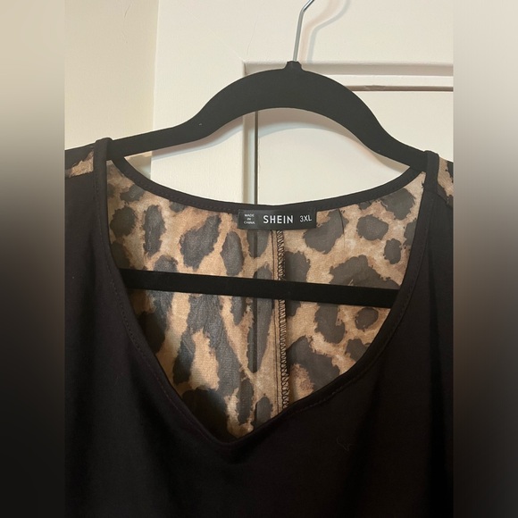 Plus size leopard print and black tee with patch pocket, size 3X - Picture 2 of 5